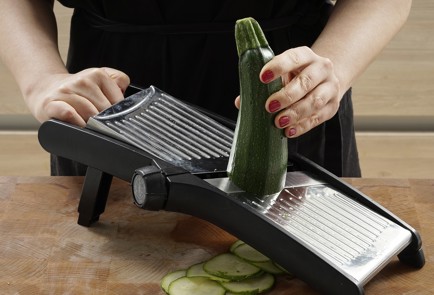 Фото шага рецепта Легкий салат с кальмарами 153149 шаг 5  