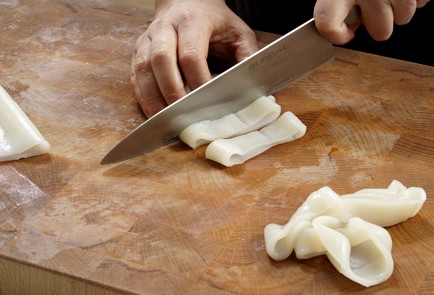 Фото шага рецепта Легкий салат с кальмарами 153149 шаг 9  