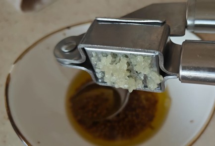 Фото шага рецепта Легкий салат с креветками 189917 шаг 12  