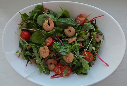 Фото шага рецепта Легкий салат с креветками 189917 шаг 15  