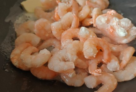 Фото шага рецепта Легкий салат с креветками 189917 шаг 2  