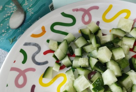 Фото шага рецепта Легкий салат 189185 шаг 2