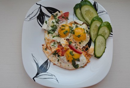 Фото шага рецепта Легкий завтрак из яиц с брынзой 189867 шаг 12  