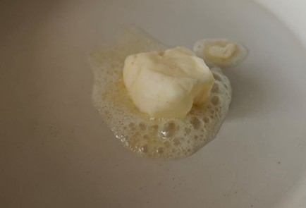 Фото шага рецепта Легкий завтрак из яиц с брынзой 189867 шаг 2  