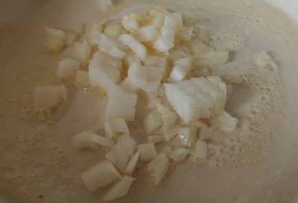 Фото шага рецепта Легкий завтрак из яиц с брынзой 189867 шаг 3  