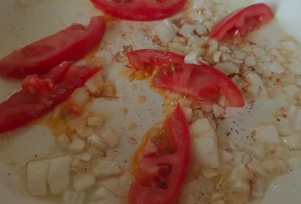 Фото шага рецепта Легкий завтрак из яиц с брынзой 189867 шаг 5  