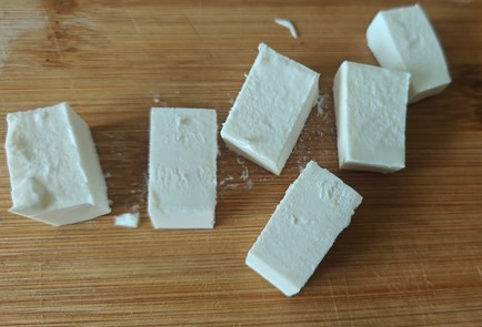 Фото шага рецепта Легкий завтрак из яиц с брынзой 189867 шаг 9  