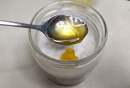 Фото шага рецепта Ленивая овсянка с клубникой 191203 шаг 4