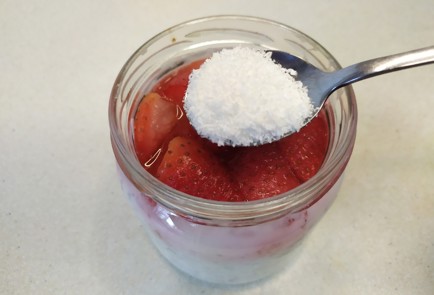 Фото шага рецепта Ленивая овсянка с клубникой 191203 шаг 8