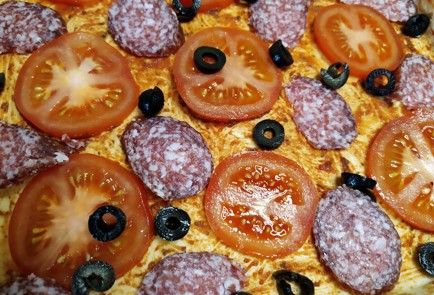 Фото шага рецепта Ленивая пицца на слоеном тесте 188282 шаг 9  