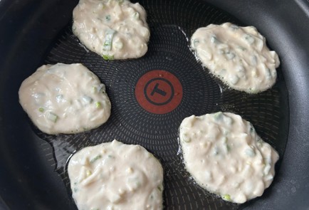 Фото шага рецепта Ленивые пирожки с яйцом и луком 176019 шаг 11  