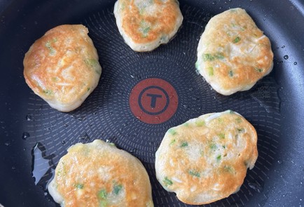 Фото шага рецепта Ленивые пирожки с яйцом и луком 176019 шаг 12  