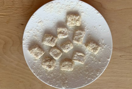 Фото шага рецепта Ленивые вареники с фруктовоягодной начинкой 174084 шаг 12  