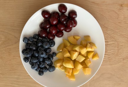 Фото шага рецепта Ленивые вареники с фруктовоягодной начинкой 174084 шаг 7  