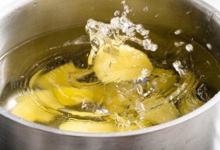 Фото шага рецепта Ленивые вареники с картошкой и сливочным соусом с крабом 140774 шаг 1  