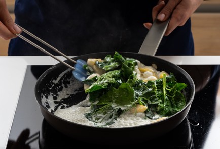 Фото шага рецепта Ленивые вареники с картошкой и сливочным соусом с крабом 140774 шаг 8  