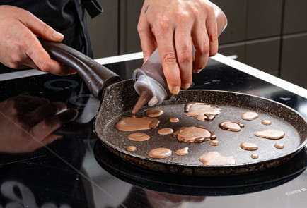 Фото шага рецепта Леопардовые блины 191321 шаг 8  