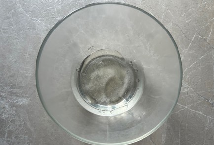 Фото шага рецепта Лепешки с чесноком 189808 шаг 2