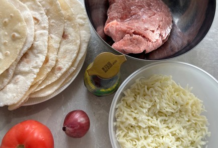 Фото шага рецепта Лепешки с фаршем 189805 шаг 1  