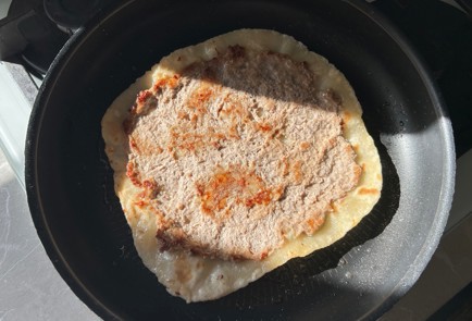 Фото шага рецепта Лепешки с фаршем 189805 шаг 7  