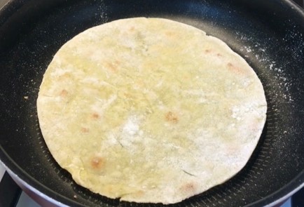 Фото шага рецепта Лепешки с начинкой 174354 шаг 6  