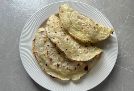 Фото шага рецепта Лепешки с начинкой 189383 шаг 10  