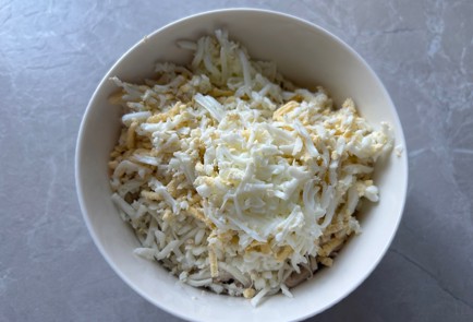 Фото шага рецепта Лепешки с начинкой 189383 шаг 4  