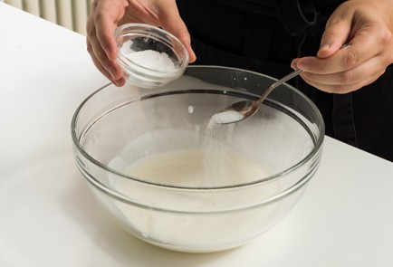 Фото шага рецепта Лепешки с творогом и зеленью 152560 шаг 1  