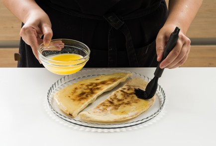 Фото шага рецепта Лепешки с творогом и зеленью 152560 шаг 10  