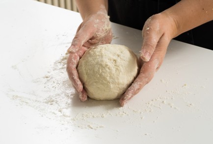 Фото шага рецепта Лепешки с творогом и зеленью 152560 шаг 3  