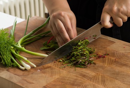 Фото шага рецепта Лепешки с творогом и зеленью 152560 шаг 5  