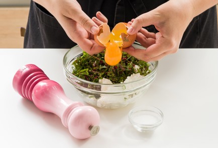 Фото шага рецепта Лепешки с творогом и зеленью 152560 шаг 6  