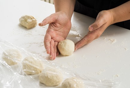 Фото шага рецепта Лепешки с творогом и зеленью 152560 шаг 7  