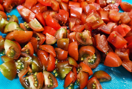 Фото шага рецепта Летний овощной салат с базиликом и ткемали 151520 шаг 6  