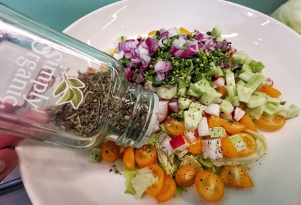 Фото шага рецепта Летний прованский салат 140031 шаг 12  