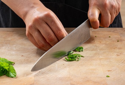 Фото шага рецепта Летний салат с абрикосами и голубым сыром 186536 шаг 7  