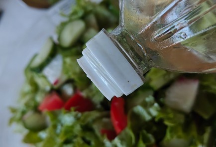 Фото шага рецепта Летний салат с брынзой 189897 шаг 10  