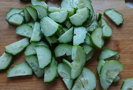 Фото шага рецепта Летний салат с брынзой 189897 шаг 3  