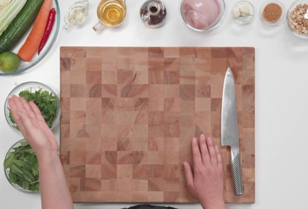 Фото шага рецепта Летний салат с курицей повьетнамски 186426 шаг 1  