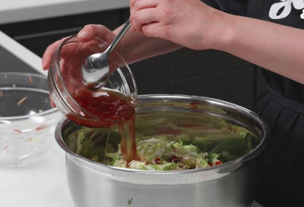 Фото шага рецепта Летний салат с курицей повьетнамски 186426 шаг 11  