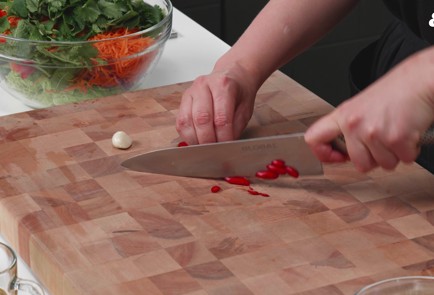 Фото шага рецепта Летний салат с курицей повьетнамски 186426 шаг 8  