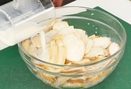 Фото шага рецепта Австрийский суп с печению леберкнедельзуппе 92316 шаг 1  