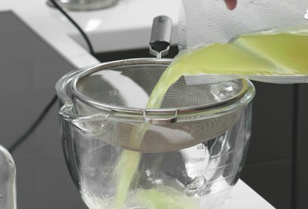 Фото шага рецепта Лимончелло 186859 шаг 7  