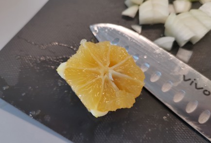 Фото шага рецепта Лимоннолуковая курица в духовке 186399 шаг 3  