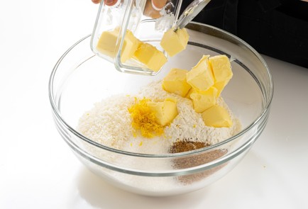 Фото шага рецепта Лимонные брусочки 139840 шаг 2  