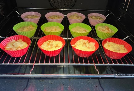 Фото шага рецепта Лимонные маффины с абрикосом 189749 шаг 10  