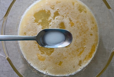 Фото шага рецепта Лимонные маффины с абрикосом 189749 шаг 4  