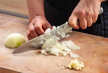 Фото шага рецепта Лимонный цыпленок с орзо 186455 шаг 2