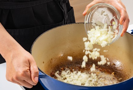 Фото шага рецепта Лимонный цыпленок с орзо 186455 шаг 6