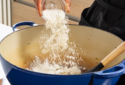 Фото шага рецепта Лимонный цыпленок с орзо 186455 шаг 8